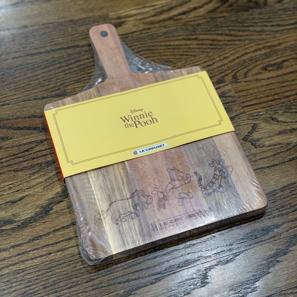 New Le Creuset Winnie the Pooh Natural Acacia Wood Board